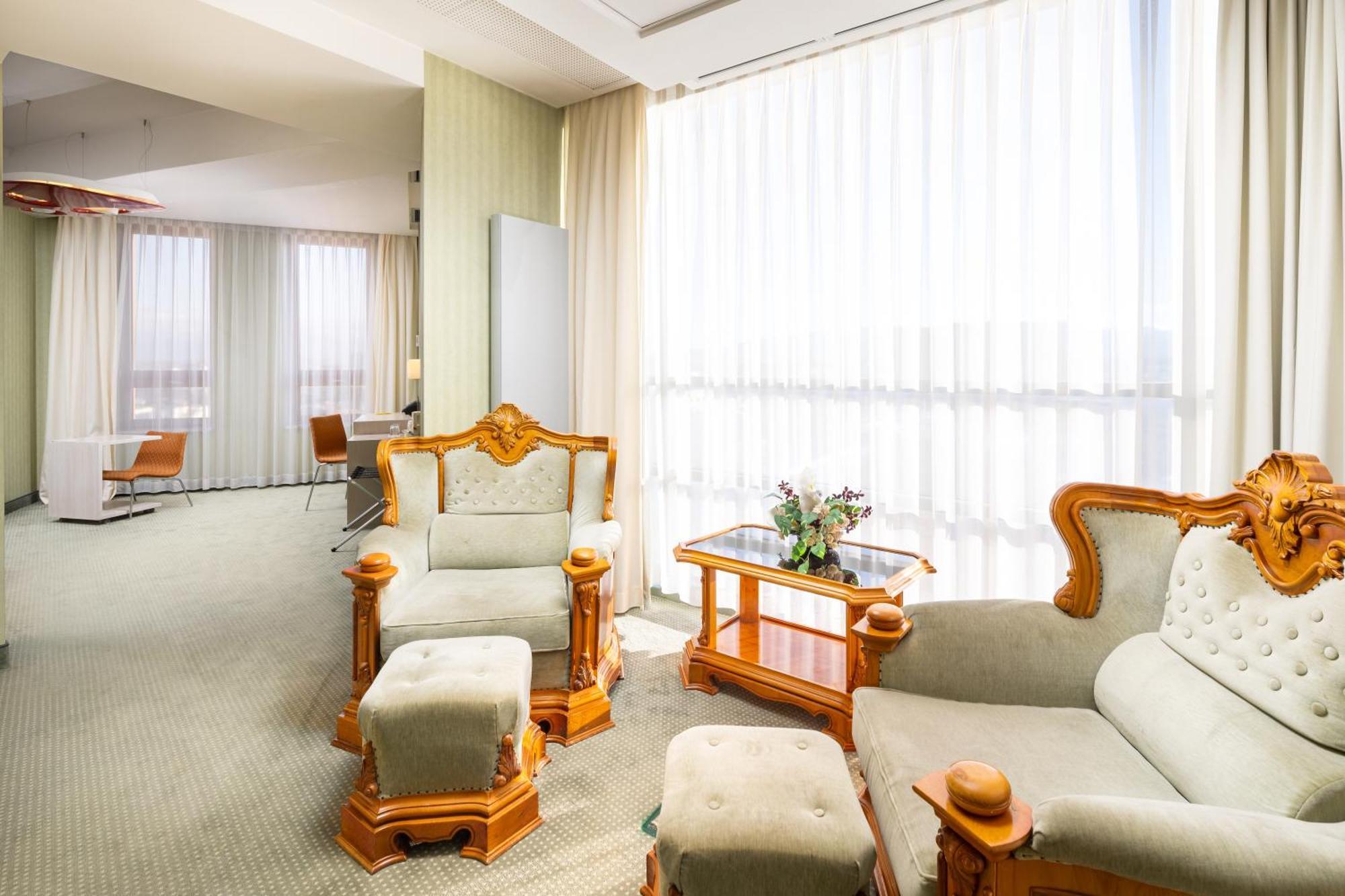 Hotel Golden Tulip Ana Tower سيبيو المظهر الخارجي الصورة